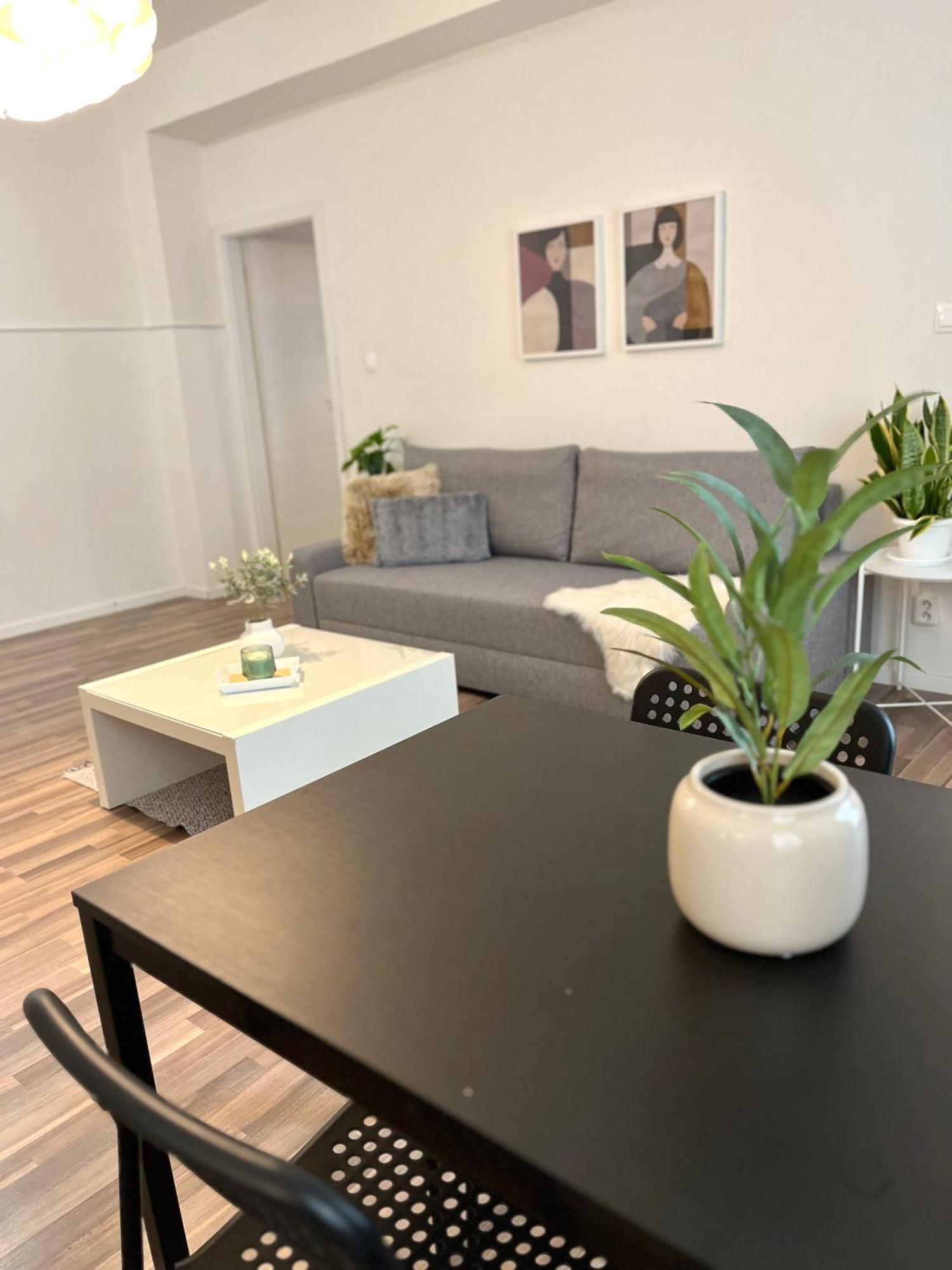 Adele - Old Town Apartment *